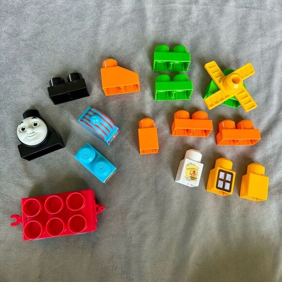 Mega Bloks Thomas & Friends Thomas at the Mill Set | Building Blocks - Picture 3 of 6